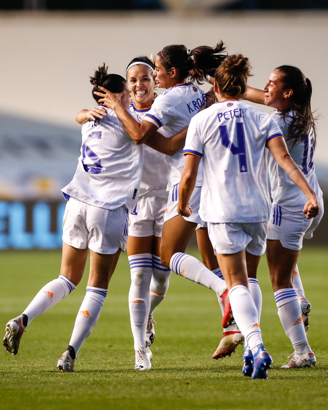 Real Madrid Femenino festeja en la Women's Champions League